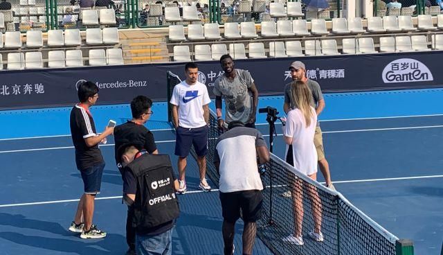 地保持积极 地保持积极