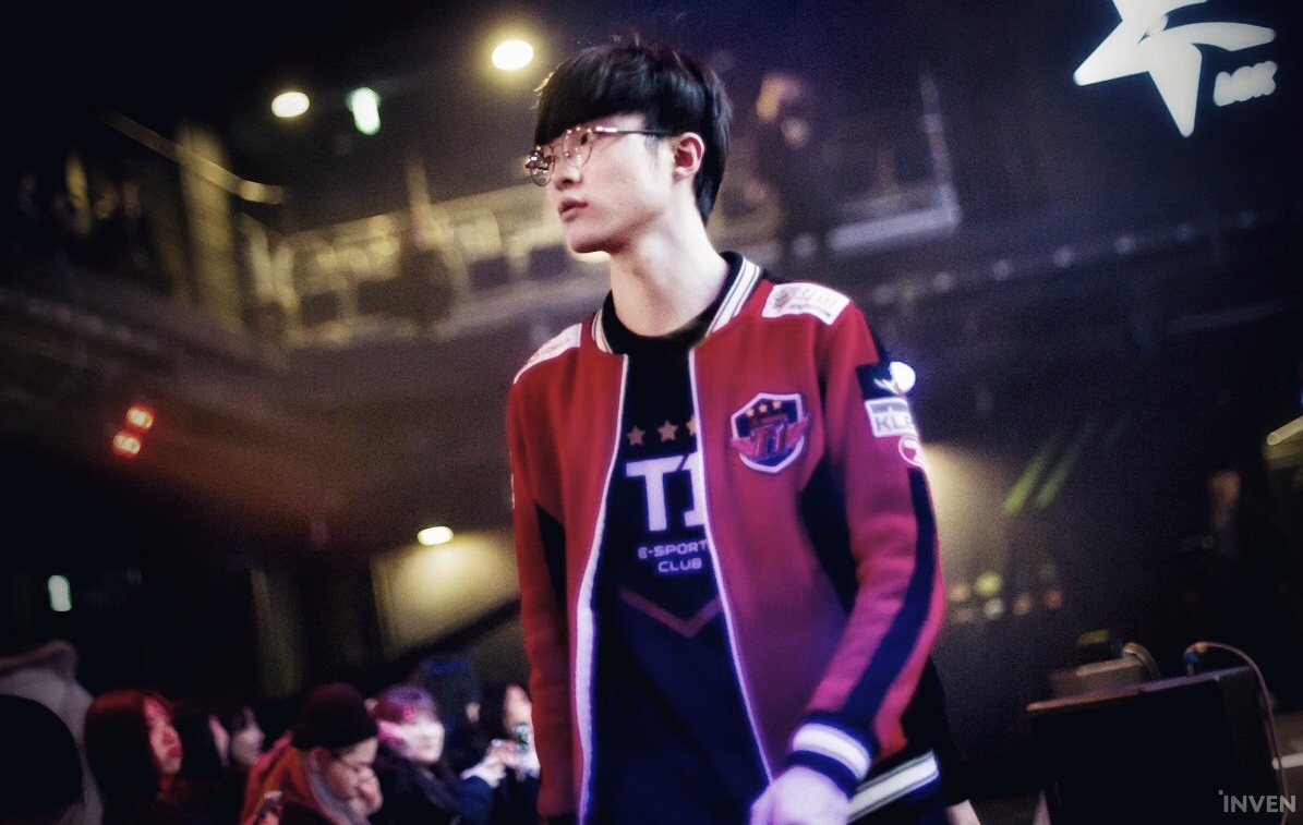 一脚出球